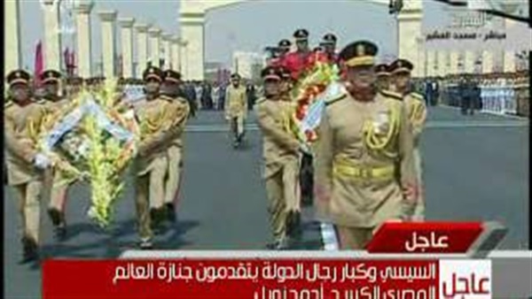 بالفيديو.. تغطية جثمان أحمد زويل بعلم مصر بالفيديو.. تغطية جثمان أحمد زويل بعلم مصر