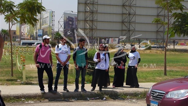 بالصور.. أتوبيسات مخصصة لنقل أصدقاء «أحمد زويل» إلى مدينة زويل الجديدة بالصور.. أتوبيسات مخصصة لنقل أصدقاء «أحمد زويل» إلى مدينة زويل الجديدة