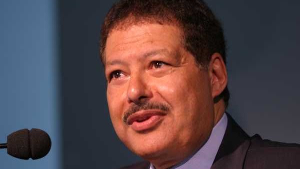 نجل أحمد زويل ينظم مراسم الجنازة الشعبية لوالده بـ«6 أكتوبر»