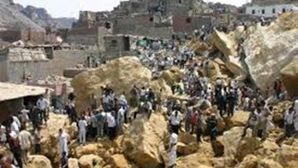 «نائبه» تحذر من سقوط صخرة المقطم على «أهالي النرش» «نائبه» تحذر من سقوط صخرة المقطم على «أهالي النرش»