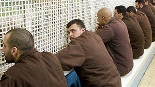 الاحتلال يصدر أوامر اعتقال إداري بحق 28 أسيرا فلسطينيا الاحتلال يصدر أوامر اعتقال إداري بحق 28 أسيرا فلسطينيا