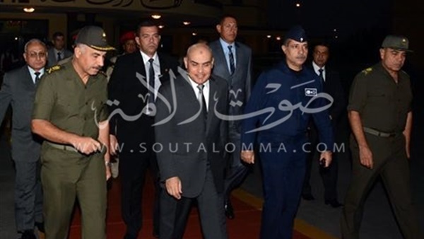 وزير الدفاع يتوجه إلى قبرص على رأس وفد عسكري وزير الدفاع يتوجه إلى قبرص على رأس وفد عسكري
