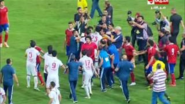 بالفيديو.. الزمالك يتوج بكأس مصر بثلاثية تاريخية في الأهلي.. رئيس «الأبيض» يهاجم حكم اللقاء.. خناقة بين جماهير «القمة» في برج العرب.. اشتباكات عنيفة بين اللاعبين.. و«باسم مرسي» يحرز لقب تاريخي بالفيديو.. الزمالك يتوج بكأس مصر بثلاثية تاريخية في الأهلي.. رئيس «الأبيض» يهاجم حكم اللقاء.. خناقة بين جماهير «القمة» في برج العرب.. اشتباكات عنيفة بين اللاعبين.. و«باسم مرسي» يحرز لقب تاريخي
