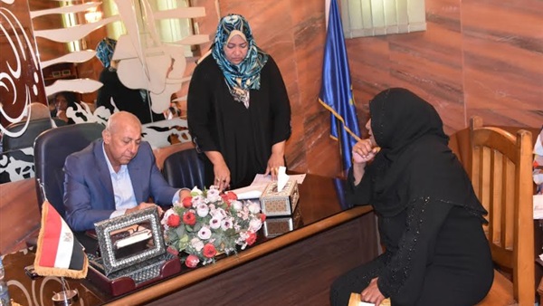 بالصور.. لقاء محافظ أسوان الأسبوعي بالمواطنين بالصور.. لقاء محافظ أسوان الأسبوعي بالمواطنين
