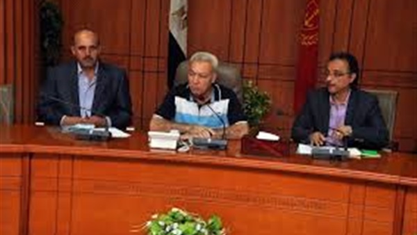 محافظ بورسعيد يبحث تقرير تحاليل عينات مياه الشرب محافظ بورسعيد يبحث تقرير تحاليل عينات مياه الشرب