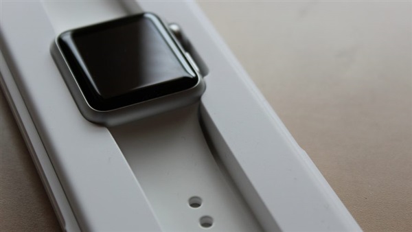 IDC: تراجع شحنات الساعة الذكية للمرة الأولى