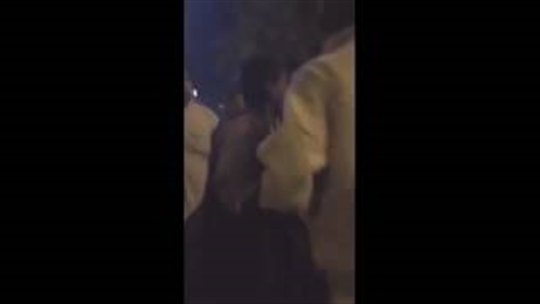 بالفيديو..تحرّش بفتاة على كورنيش الدمام وهذا مصيره بالفيديو..تحرّش بفتاة على كورنيش الدمام وهذا مصيره