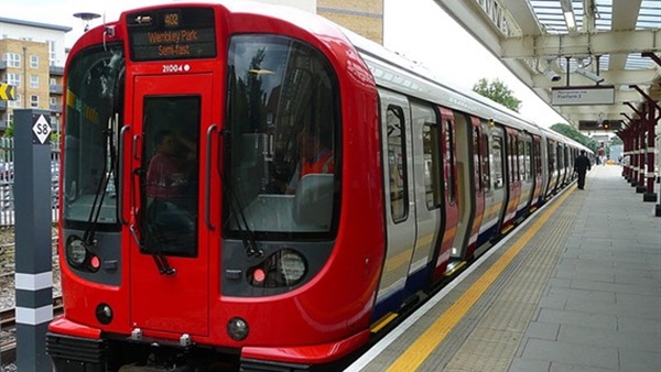 تشغيل مترو لندن 24 ساعة من العمل طوال الأسبوع
