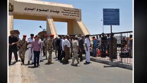 وصول 23 مصريا كانوا مختطفين في ليبيا إلى منفذ السلوم وصول 23 مصريا كانوا مختطفين في ليبيا إلى منفذ السلوم