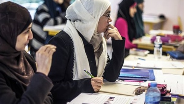 نائبة فرنسية تشبه المحجبات فى فرنسا بـ«الاحتلال النازي» نائبة فرنسية تشبه المحجبات فى فرنسا بـ«الاحتلال النازي»