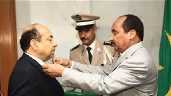 الرئيس الموريتاني يمنح السفير المصري وسام الإستحقاق الوطني الموريتاني الرئيس الموريتاني يمنح السفير المصري وسام الإستحقاق الوطني الموريتاني