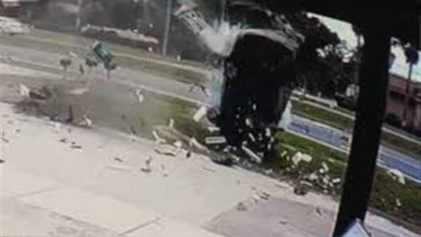 بالفيديو..سيارة تنقلب عدة مرات في الهواء وقائدها يخرج حيا بالفيديو..سيارة تنقلب عدة مرات في الهواء وقائدها يخرج حيا