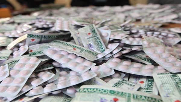 ضبط 400 قرص مخدر بحوزة عاطل بكوم أمبو ضبط 400 قرص مخدر بحوزة عاطل بكوم أمبو