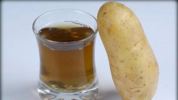 «عصير البطاطس».. حل سريع لتفتيح الإبطين