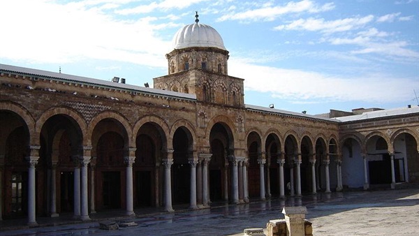 جامع الزيتونة المعمور.. منارة فكر تحتضن تراثا إنسانيا جامع الزيتونة المعمور.. منارة فكر تحتضن تراثا إنسانيا