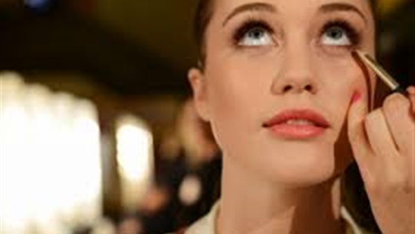 لـ "آيلاينر" مذهل.. اتبعي هذه الخطوات لـ "آيلاينر" مذهل.. اتبعي هذه الخطوات