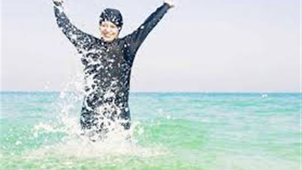 السلطات الفرنسية تغرّم 3 فتيات لارتدائهن "البوركيني" السلطات الفرنسية تغرّم 3 فتيات لارتدائهن "البوركيني"