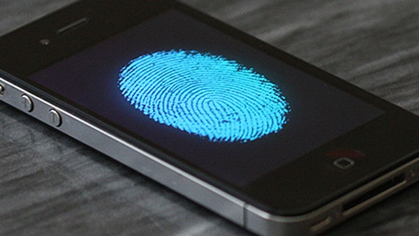 باحثون يستخدمون بصمة الأصبع  لفتح الهواتف المغلقة 
