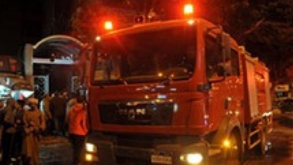 الدفع بـ20 سيارة إطفاء للسيطرة على حريق المرج الدفع بـ20 سيارة إطفاء للسيطرة على حريق المرج