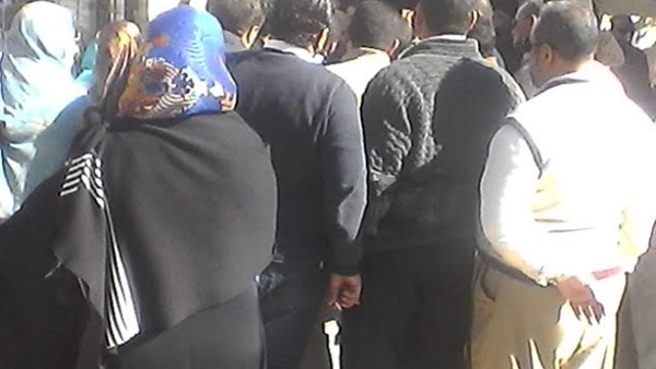 وقفة للعاملين بالتربية والتعليم فى كفر الشيخ للمطالبة بالتثبيت وقفة للعاملين بالتربية والتعليم فى كفر الشيخ للمطالبة بالتثبيت