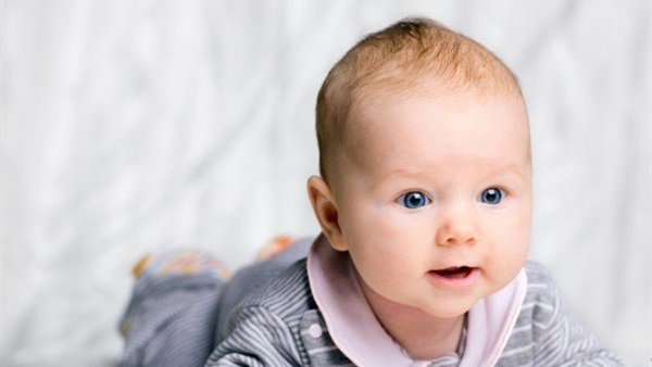 الآباء الأمريكيون "يعرضون" الرضع لخطر الموت المفاجئ