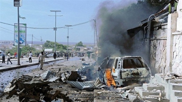 مقتل 10 أشخاص جراء انفجار سيارتين مفخختين وسط الصومال