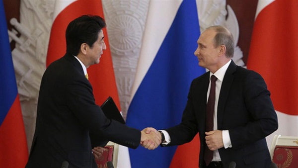كبير أمناء مجلس الوزراء الياباني: اجتماع آبي وبوتين «مهم للغاية»