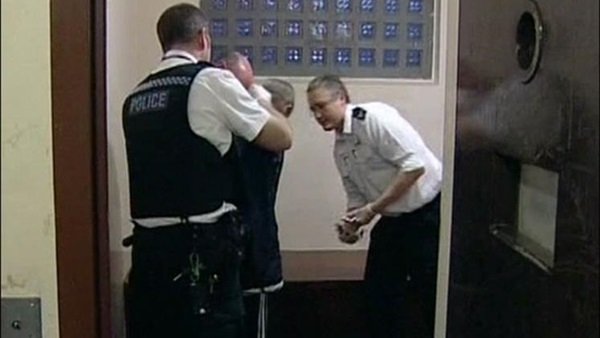 إنشاء وحدات خاصة داخل السجون البريطانية لعزل المتطرفين