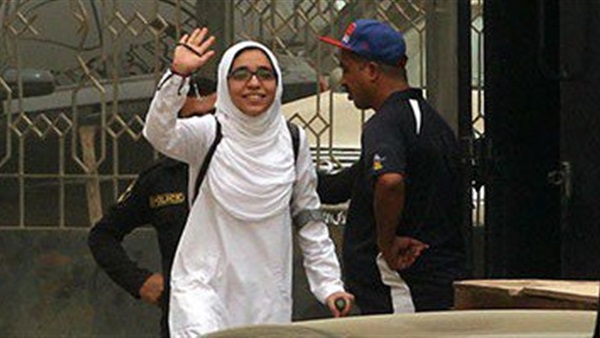 إخلاء سبيل صاحب شركة رفع لافتة تطالب بالإفراج عن "إسراء الطويل" إخلاء سبيل صاحب شركة رفع لافتة تطالب بالإفراج عن "إسراء الطويل"