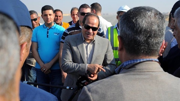 السيسي يتفقد مشروع مدينة الجلالة بالبحر الأحمر السيسي يتفقد مشروع مدينة الجلالة بالبحر الأحمر