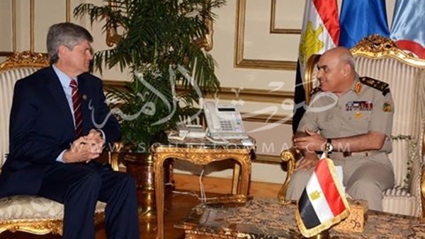 بالصور..«صبحى» يلتقي عضو لجنة «اعتمادات العمليات» بمجلس النواب الأمريكي بالصور..«صبحى» يلتقي عضو لجنة «اعتمادات العمليات» بمجلس النواب الأمريكي