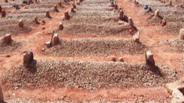 عجوز يعود لمنزله بعد عام من دفنه