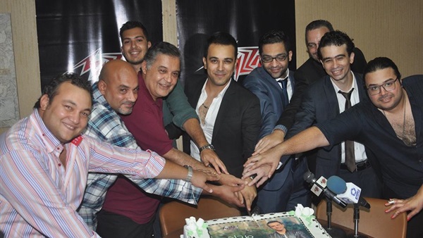 بالصورة..هيثم نبيل يحتفل بنجاح ألبوم «مرحلة جديدة» فى مقر«مزيـكا» بالصورة..هيثم نبيل يحتفل بنجاح ألبوم «مرحلة جديدة» فى مقر«مزيـكا»