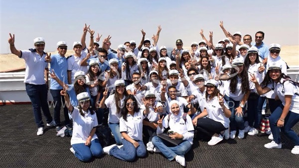 بالصور..«مميش وعامر»مع وفد شبابي على متن سفينة أثناء مرورها بقناة السويس بالصور..«مميش وعامر»مع وفد شبابي على متن سفينة أثناء مرورها بقناة السويس