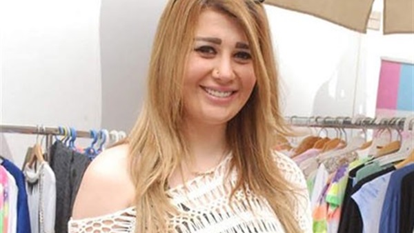 بالصور.. يارا نعوم وأبنتيها يلفتان الأنظار علي إحدى الشؤاطئ بالصور.. يارا نعوم وأبنتيها يلفتان الأنظار علي إحدى الشؤاطئ