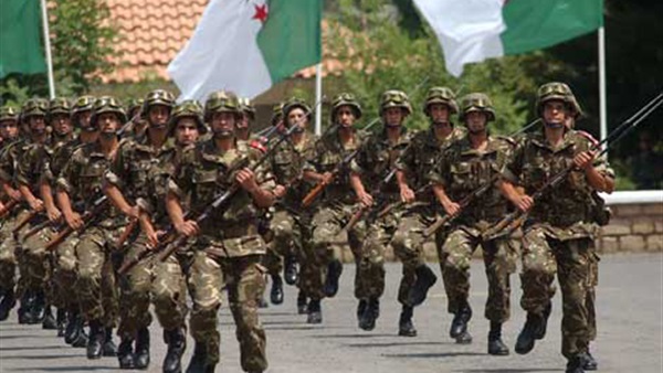 الجيش الجزائري يدمر مخبأين يحتويان على مواد متفجرة في ولاية البويرة