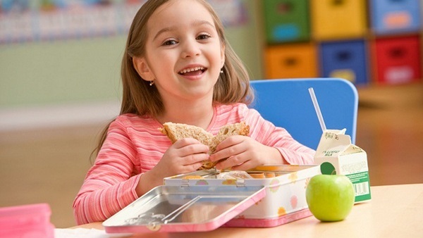 خبراء: تناول الأطفال أطعمة تحتوي على ست ملاعق سكر يضر بصحتهم