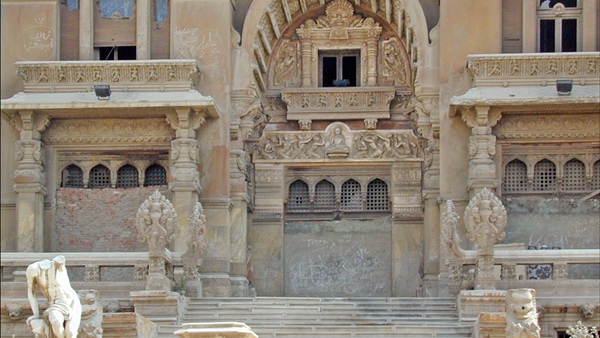 تعرف على قصر فرنسي يباع بسعر تعدى الخيال 