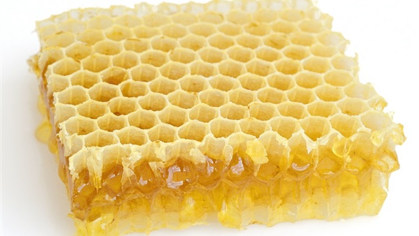 شمع العسل يخلصك من اسمرار اليد فى الصيف 