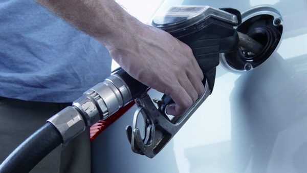 حمدي عبدالعزيز يكشف حقيقة رفع الدعم عن المنتجات البترولية  حمدي عبدالعزيز يكشف حقيقة رفع الدعم عن المنتجات البترولية