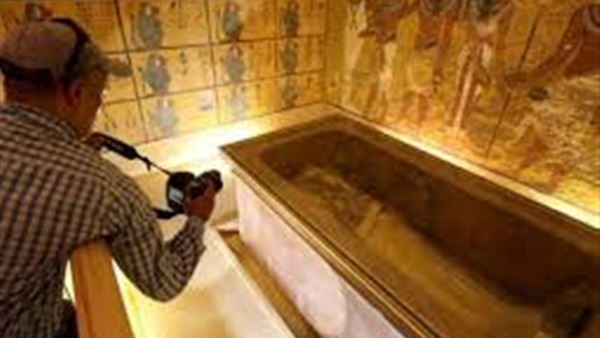 كشف أثري جديد لغرفة دفن وتابوت عمدة عاصمة مصر القديمة
