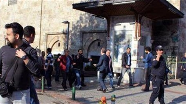 تفجير سيارة مفخخة قرب مبنى لشرطة مكافحة الشغب بتركيا تفجير سيارة مفخخة قرب مبنى لشرطة مكافحة الشغب بتركيا