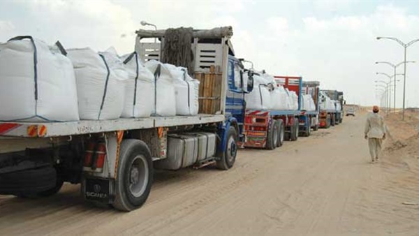 مغادرة 65 شاحنة لليبيا عبر منفذ السلوم خلال 24 ساعة