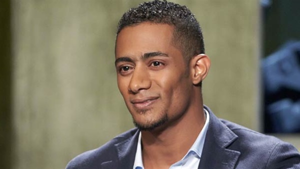 بالفيديو: الجمهور يعترضون طريق سيارة محمد رمضان فى الشارع 6 صباحاً بالفيديو: الجمهور يعترضون طريق سيارة محمد رمضان فى الشارع 6 صباحاً