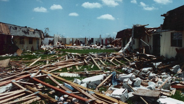 حدث في مثل هذا اليوم.. احتلال البرتغال لـ«أزمور».. إعلان «مولدوفا» استقلالها عن الاتحاد السوفيتي..  تولي المأمون بن هارون الرشيد الخلافة في الدولة العباسية.. وإعصار أندرو الذي أوقع خسائر بمليار دولار  حدث في مثل هذا اليوم.. احتلال البرتغال لـ«أزمور».. إعلان «مولدوفا» استقلالها عن الاتحاد السوفيتي..  تولي المأمون بن هارون الرشيد الخلافة في الدولة العباسية.. وإعصار أندرو الذي أوقع خسائر بمليار دولار