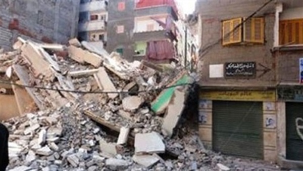 انهيار 3 عقارات بالإسكندرية وإصابة عامل