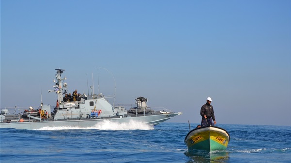 الإحتلال الإسرائيلي يعتقل صيادين اثنين قبالة بحر غزة