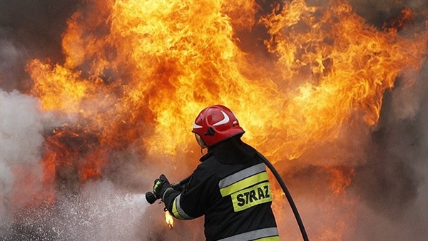 حريق هائل يلتهم 11 منزلا فى أسيوط