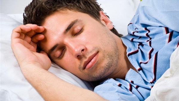 دراسة..وضعية النوم تؤثر على صحتك 