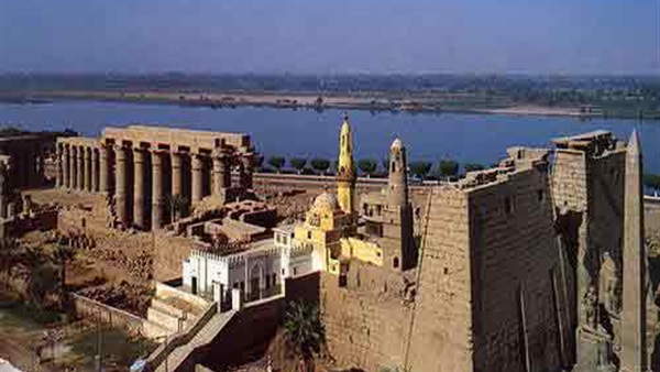 وفد إعلامي من كبرى الصحف الهندية يزور الأقصر لتنشيط السياحة وفد إعلامي من كبرى الصحف الهندية يزور الأقصر لتنشيط السياحة